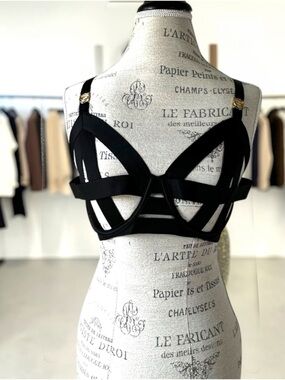NWT Victoria's Secret Bondage Inspired Strappy Caged Bra Black 32DDD / 32E